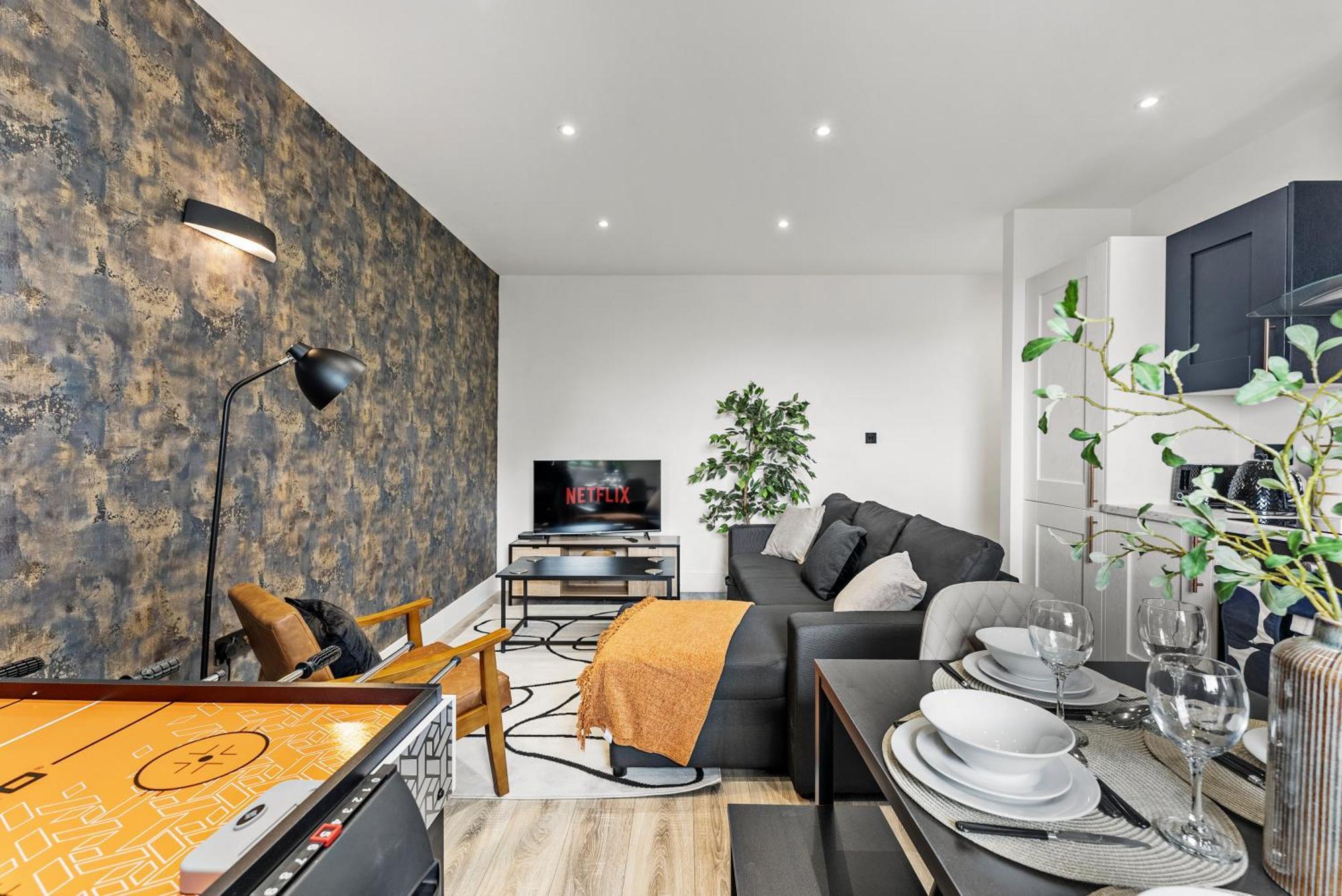 Apartment Stylish 2-bedroom Flat In - Sleeps 6