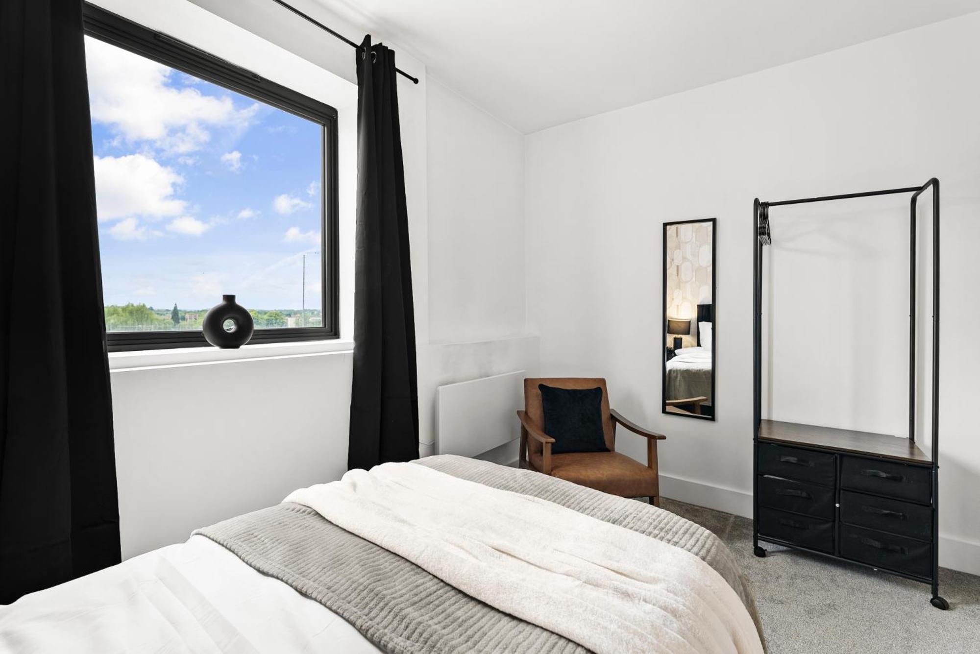 Apartment Stylish 2-bedroom Flat In - Sleeps 6 *