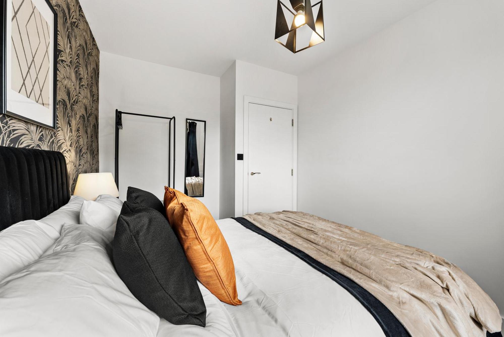 Stylish 2-bedroom Flat In - Sleeps 6 Apartment
