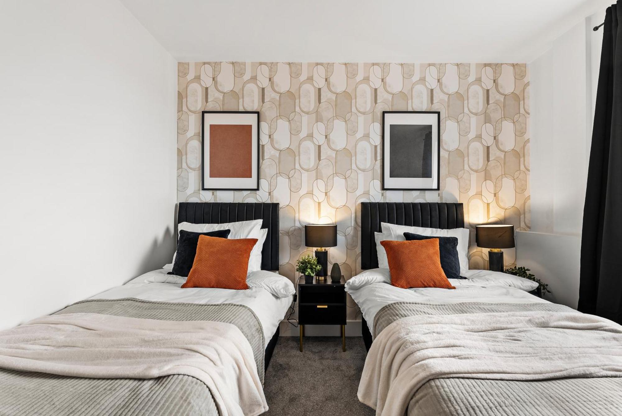 Apartment Stylish 2-bedroom Flat In - Sleeps 6 *