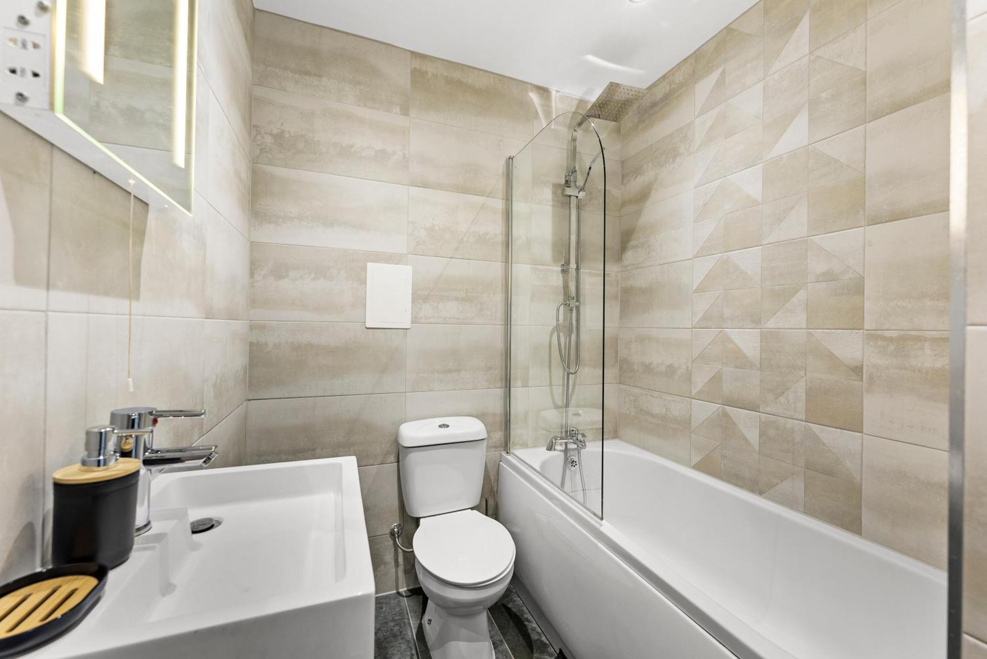 Stylish 2-bedroom Flat In - Sleeps 6 Apartment