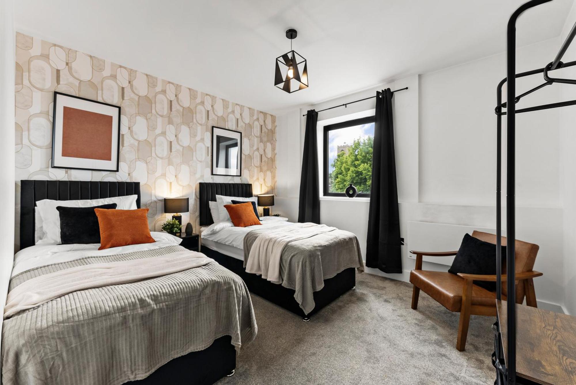 Apartment Stylish 2-bedroom Flat In - Sleeps 6 *